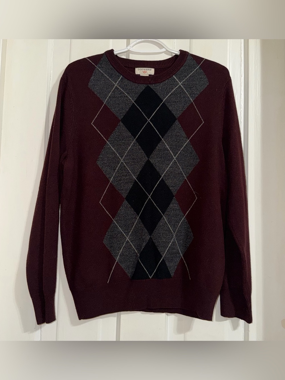 Dockers Men's size medium sweater Burgundy Argyle Crewneck Sweater